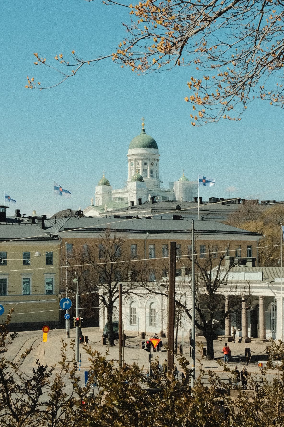 senate church with finnish flags