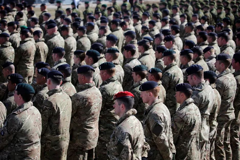 Flaghejsning og parade i Tapa i Estland - Jyllands-Posten_Photo_Jens-Dresling