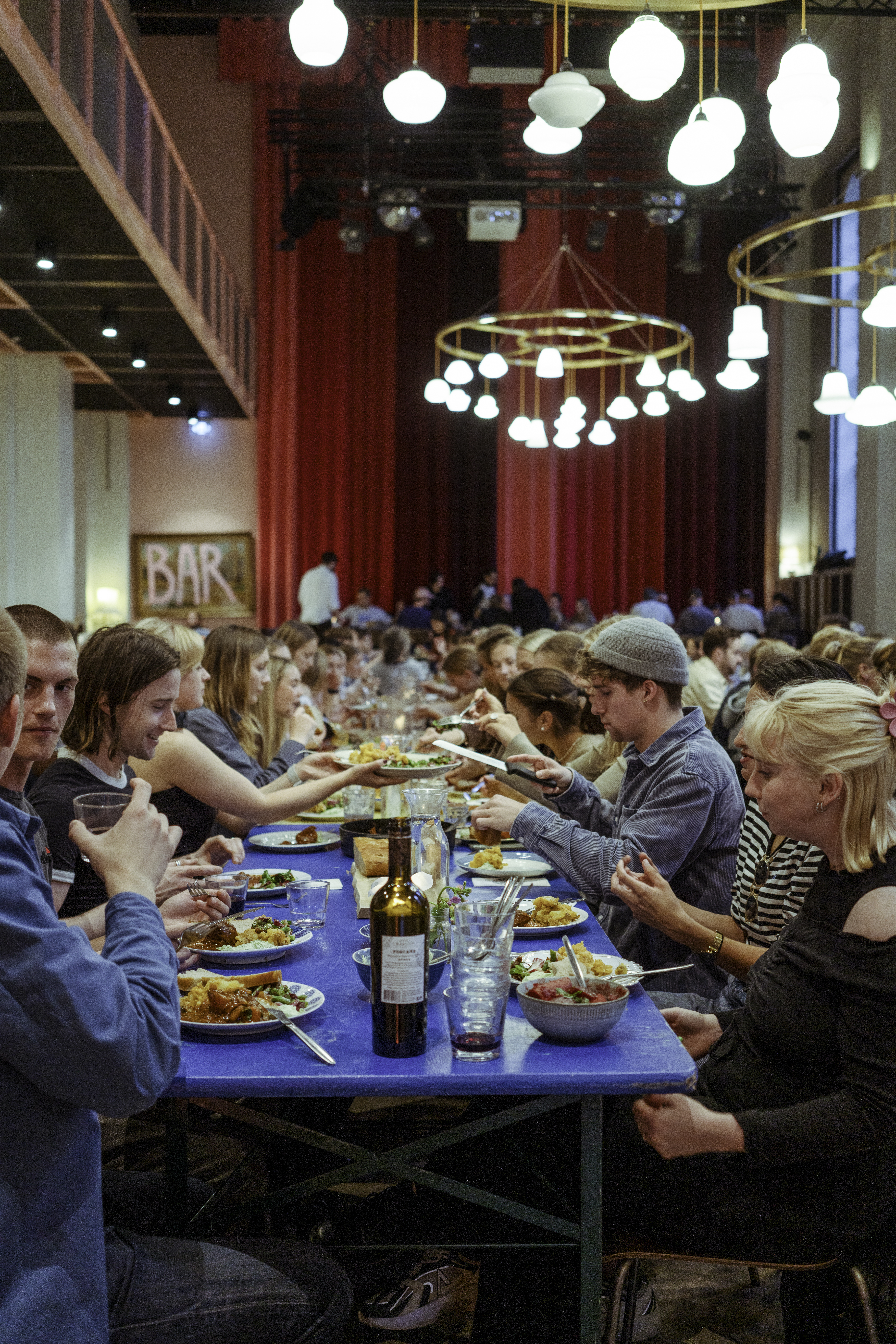 People eating at Absalon